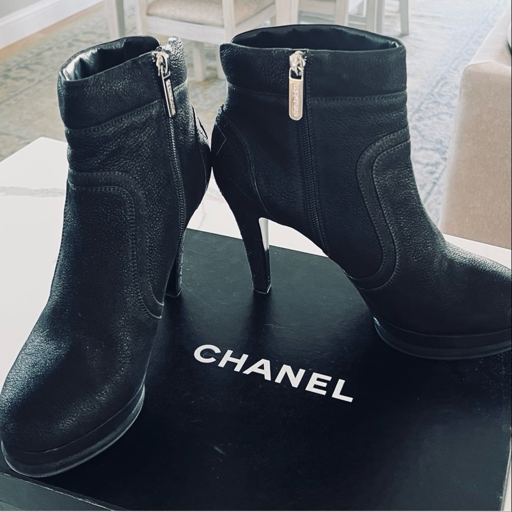 NIB CHANEL Black Quilted Caviar Leather Ankle Platform Booties Heeled Boots